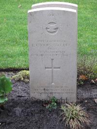 Berlin 1939-1945 War Cemetery - Crooks, Leslie